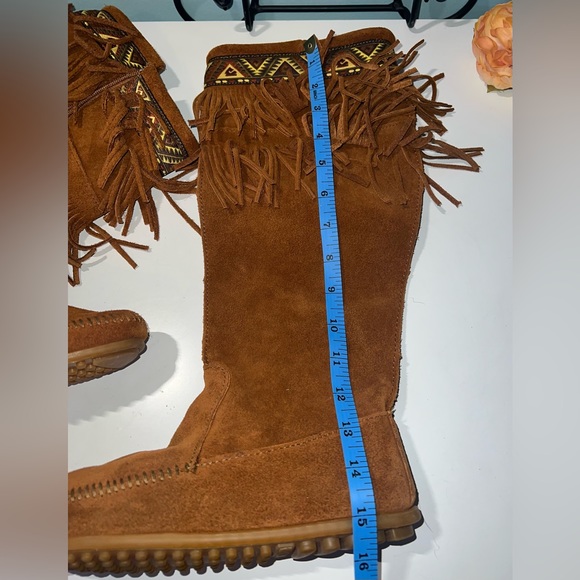 New Minnetonka Suede 2 Layer Fringe Zip Boots w/ Aztec Trim - Picture 7 of 9